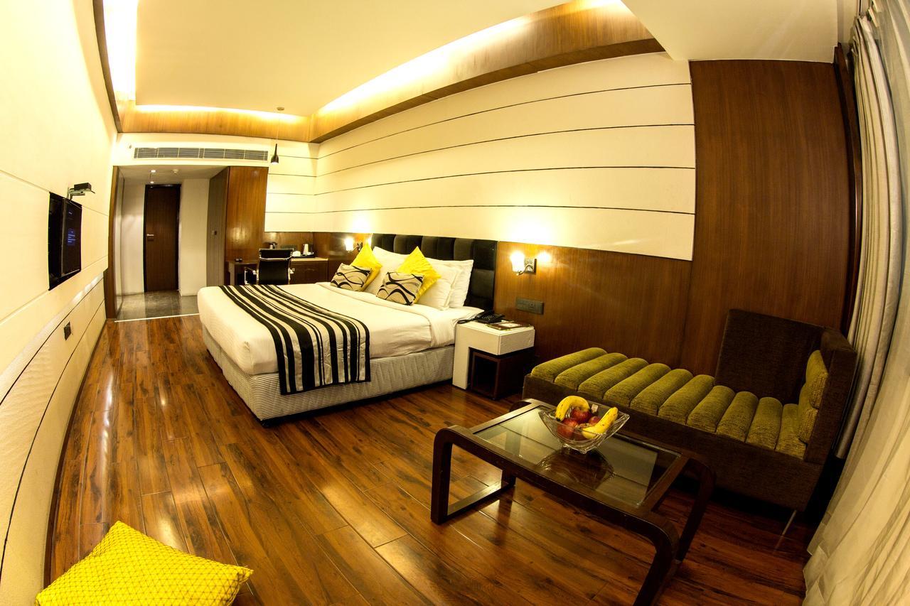 Hotel Gk International Chandīgarh Eksteriør billede